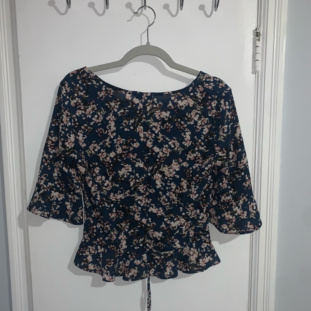 Dynamite Blouse - Picture 2 of 3